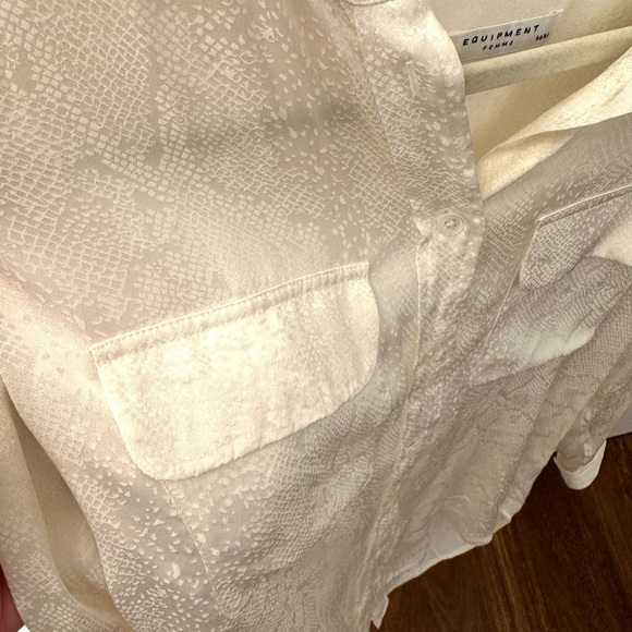 Equipment 100% silk blouse size M - Picture 3 of 5